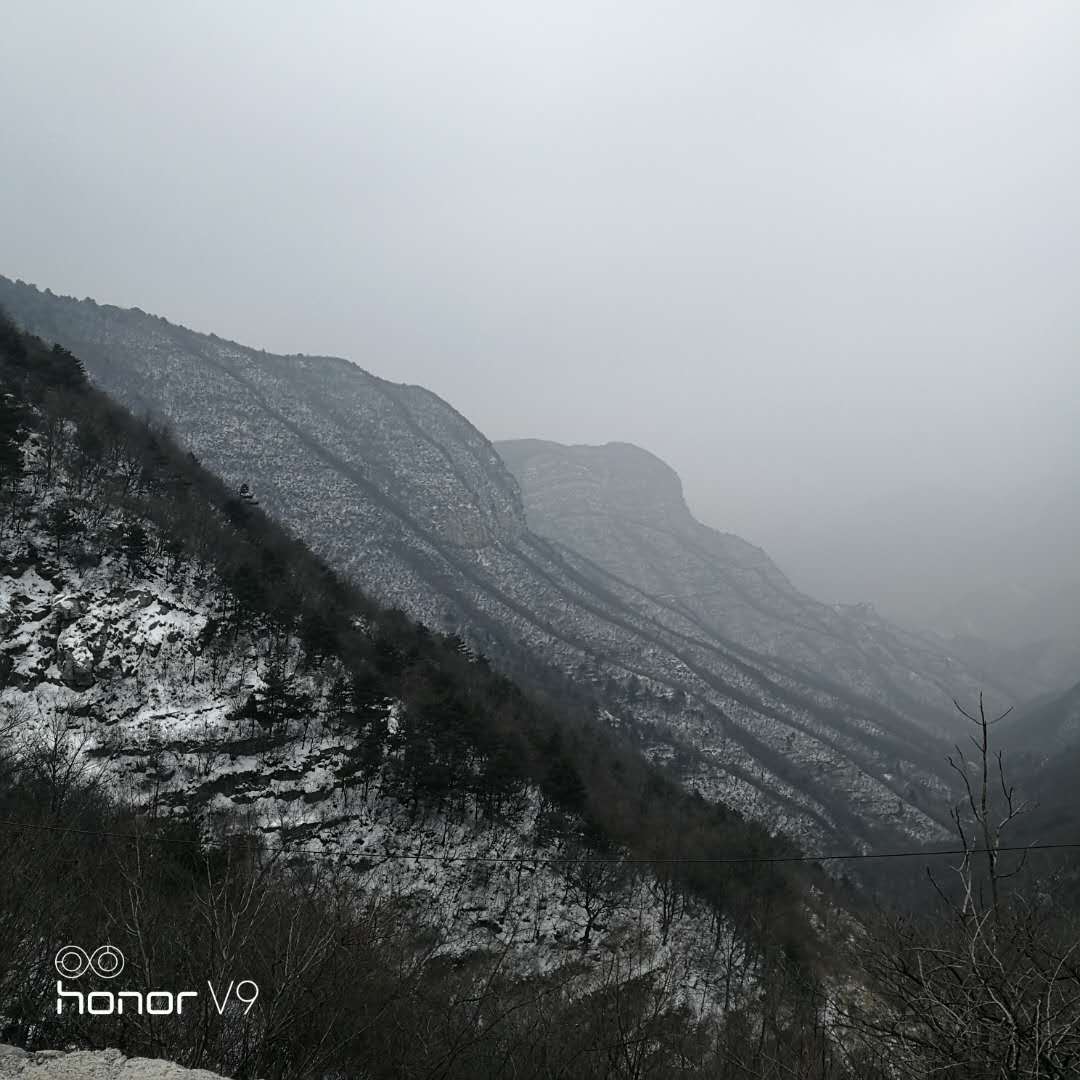 焦作市眾光耐酸瓷業有限公司開工前先去登登山，而且還是雪山